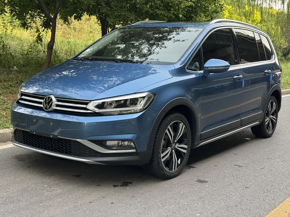 Volkswagen Touran L 2023