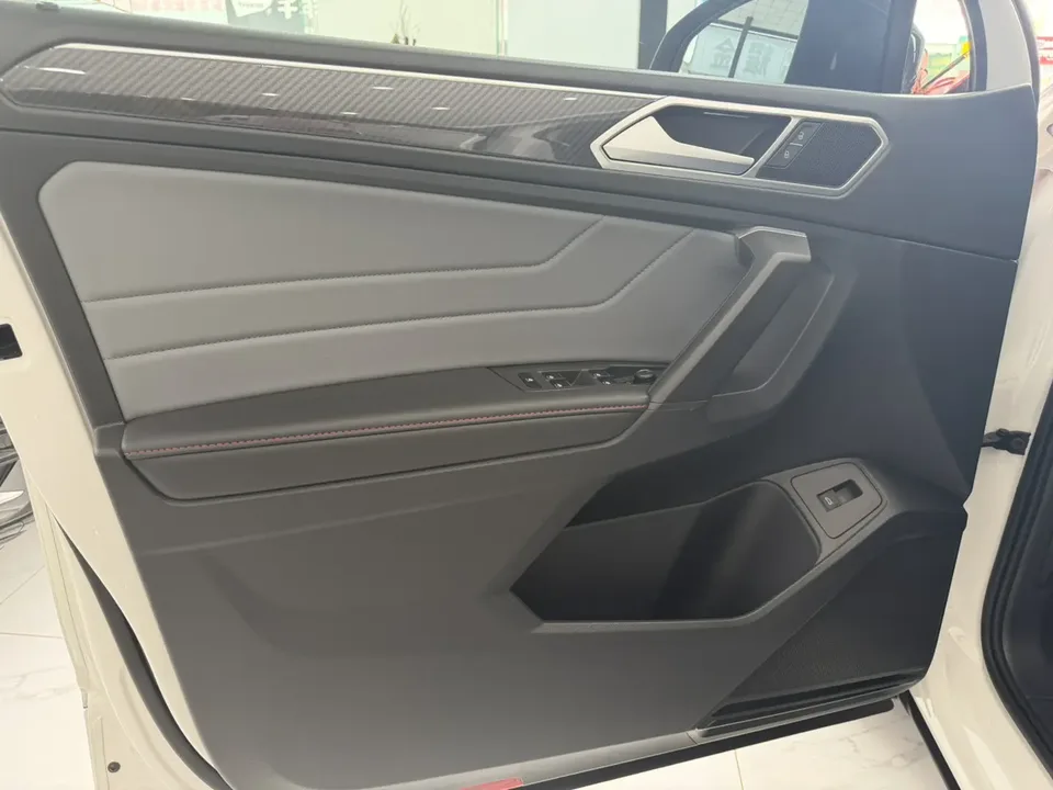 Volkswagen TiguanX Tiguan X 2022 330TSI flagship version 2023 — миниатюра 3