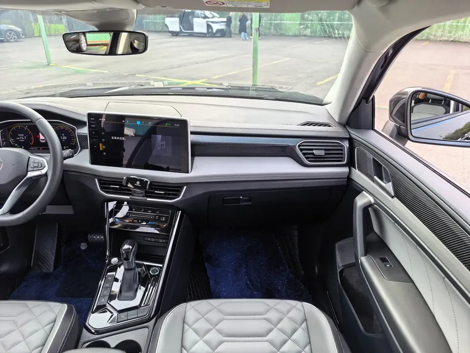 Volkswagen Tayron 300TSI 2WD Luxury Plus Advanced Edition 2024 — миниатюра 3