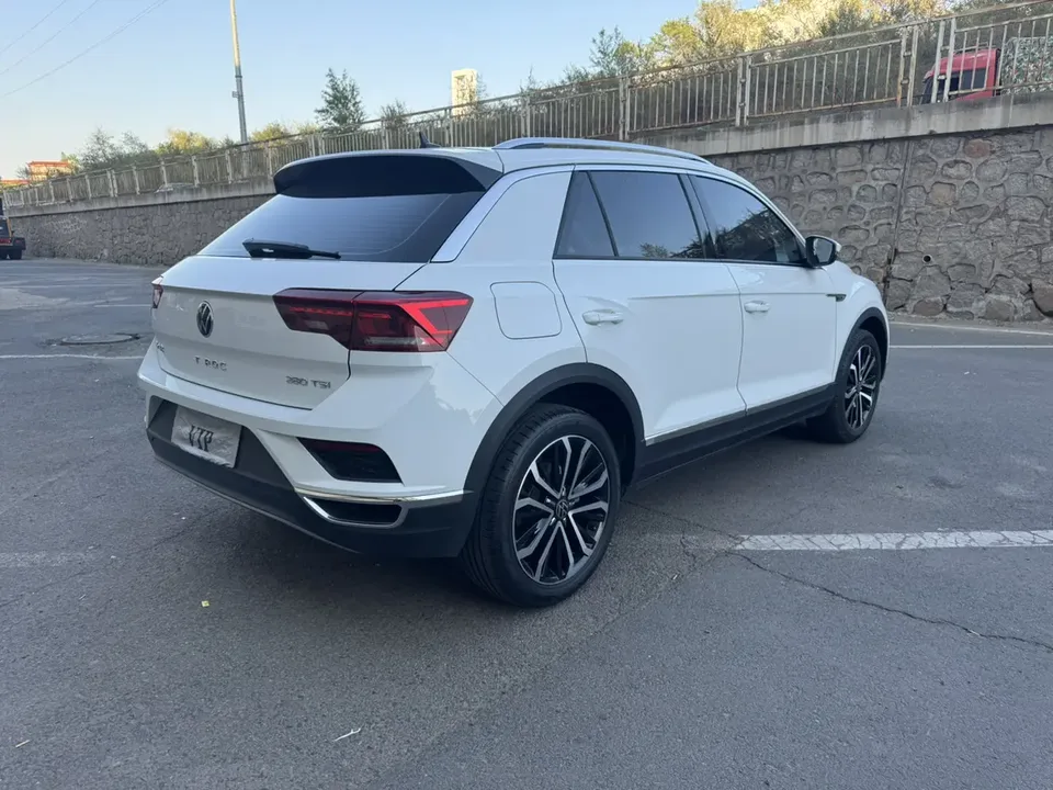 Volkswagen T-Roc Tangeu 280TSI DSG Two-Wheel Drive Comfort Smart Connectivity 30th Anniversary Edition 2022 — миниатюра 2