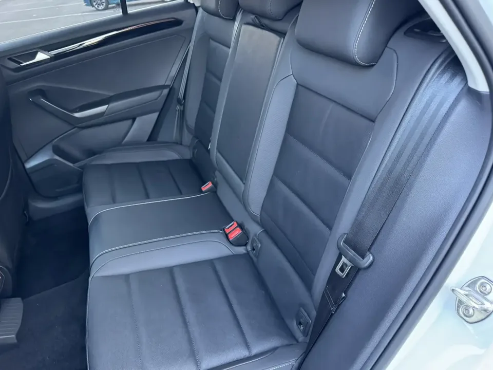 Volkswagen T-Roc Tangeu 280TSI DSG Two-Wheel Drive Comfort Smart Connectivity 30th Anniversary Edition 2022 — миниатюра 5