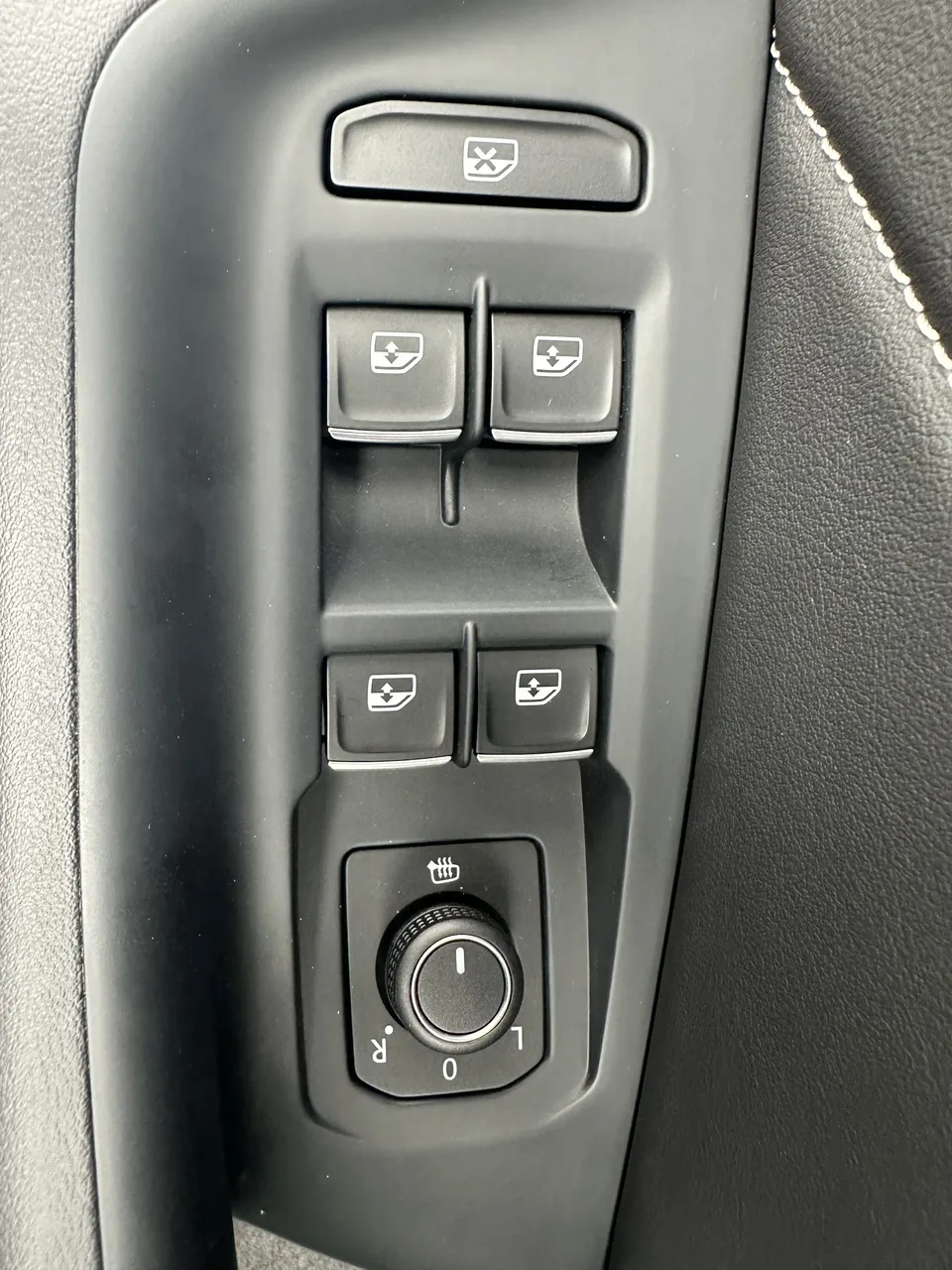 Volkswagen Magotan Magotan 2023 2 million commemorative edition 280TSI DSG comfort model 2024 — миниатюра 3
