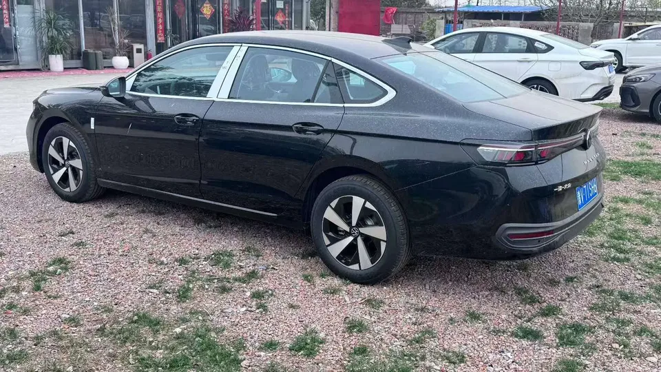 Volkswagen Magotan 2026 Volkswagen Passat 300TSI Premium Edition 2026 — миниатюра 2