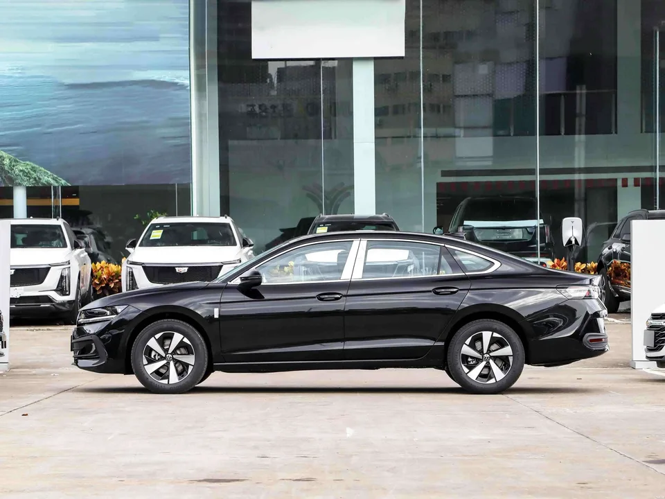 Volkswagen Magotan 2026 Volkswagen Passat 300TSI Premium Edition 2026 — миниатюра 4