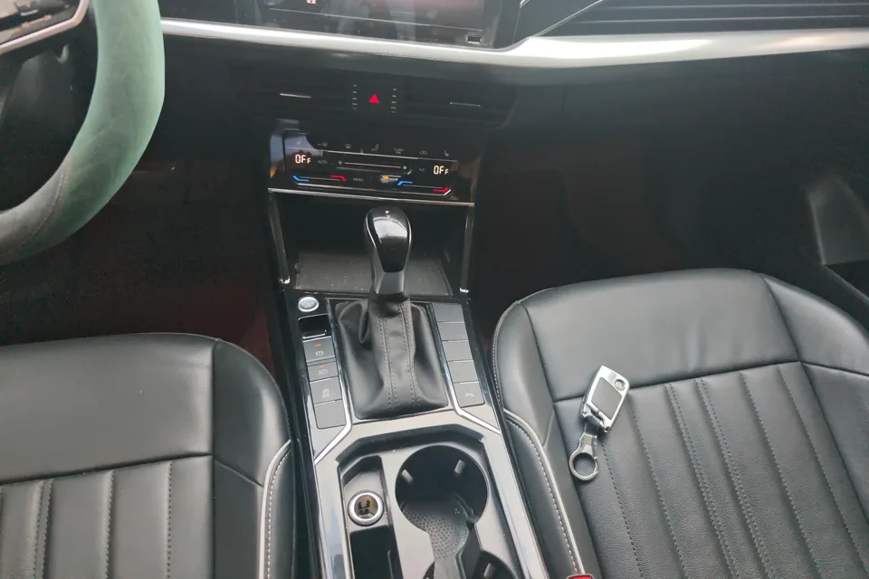 Volkswagen Passat facelift 330TSI Elite Edition 2023 — миниатюра 4