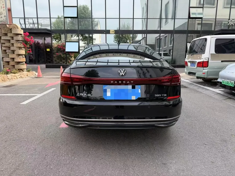 Volkswagen Passat Passat 2023 330TSI Starry Sky Premium Edition 2023 — миниатюра 2
