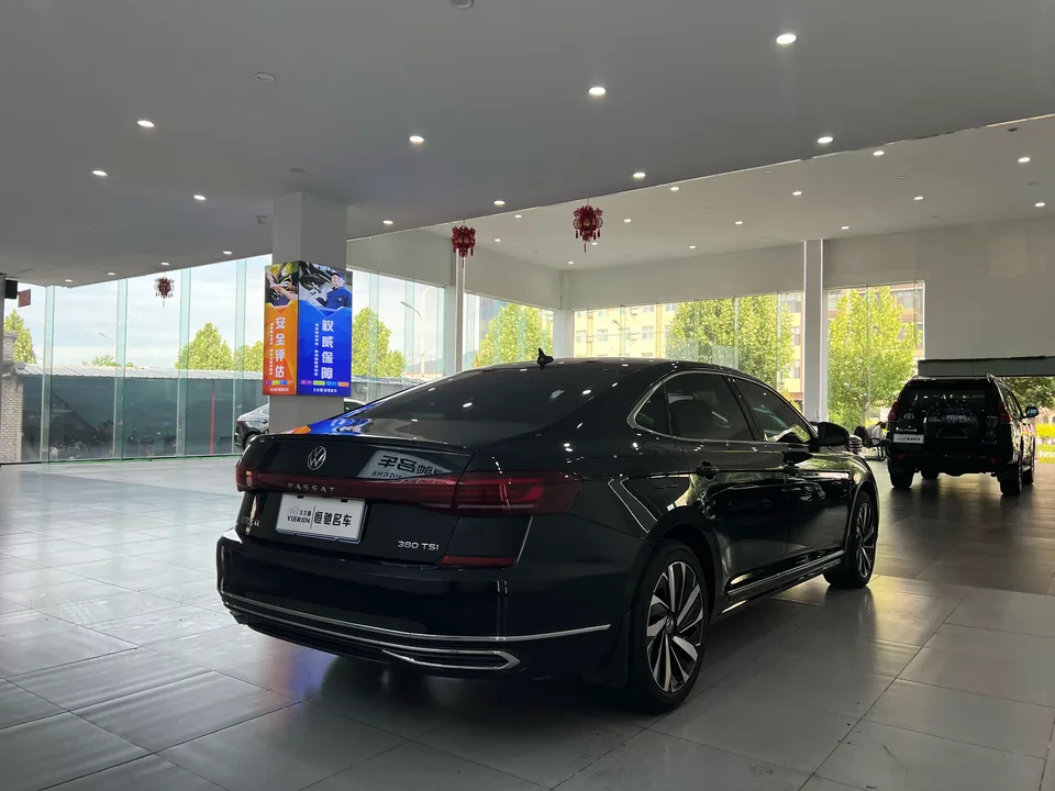 Volkswagen Passat Outstanding Model 380TSI Starry Sky Dragon Edition 2024 — миниатюра 2