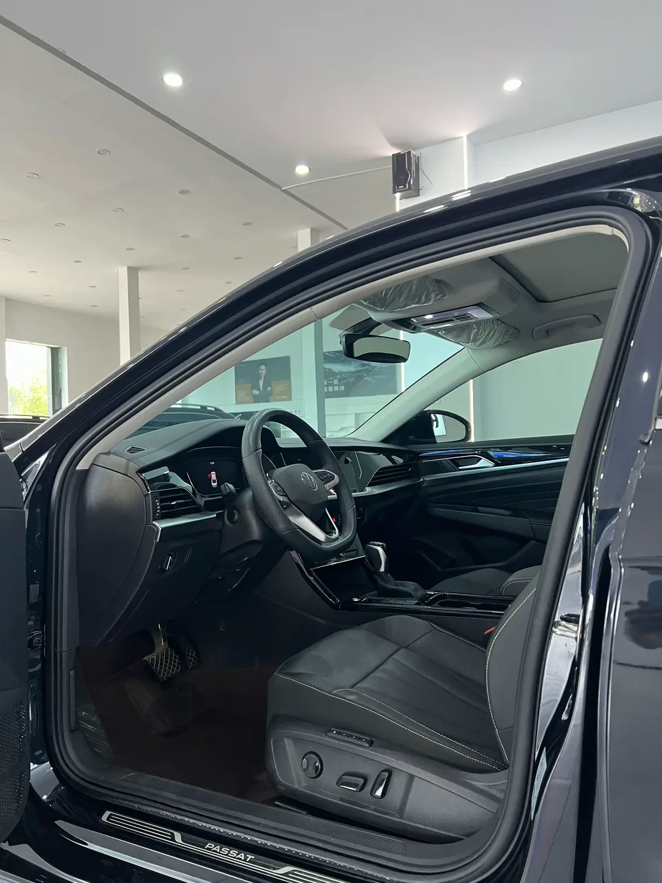 Volkswagen Passat Outstanding Model 380TSI Starry Sky Dragon Edition 2024 — миниатюра 3
