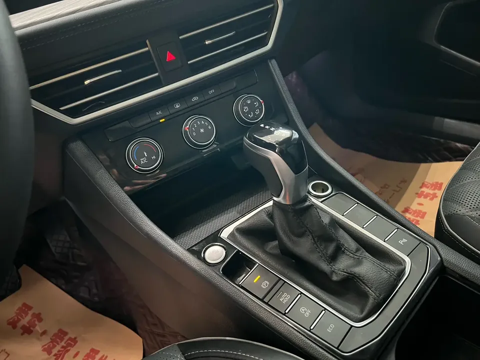 Volkswagen Sagitar 2023 Sagitar 300TSI DSG Beyond Edition 2023 — миниатюра 5