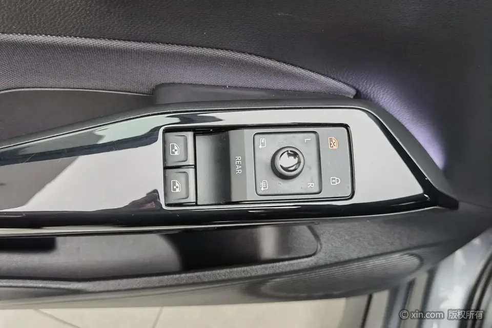 Volkswagen ID.3 Upgraded Pure Smart Edition 2023 — миниатюра 5