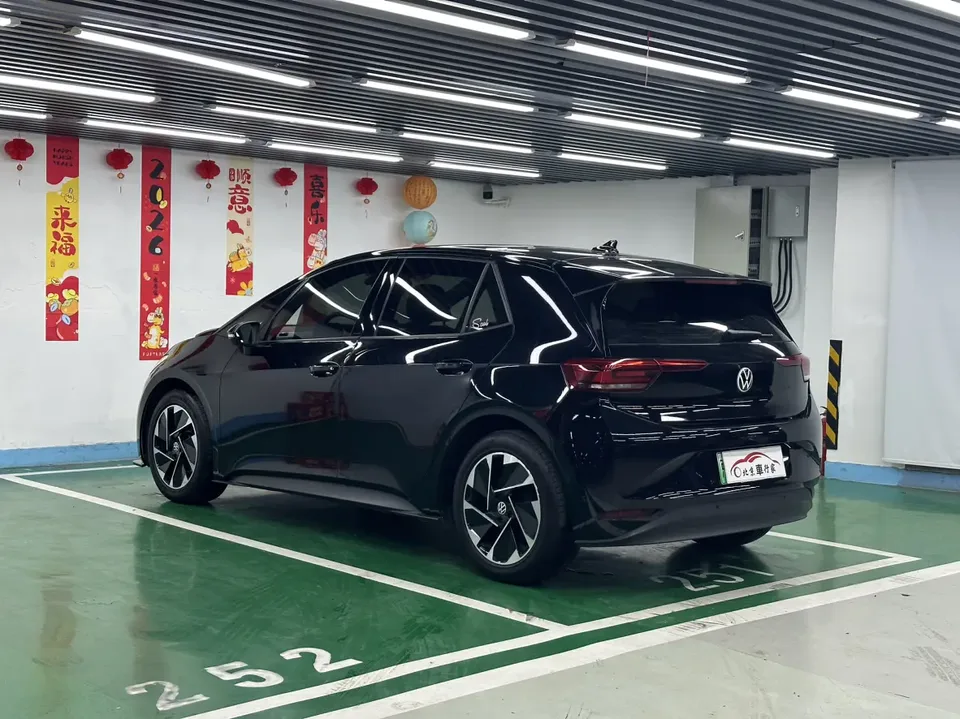 Volkswagen ID.3 Outstanding Edition 2024 — миниатюра 2