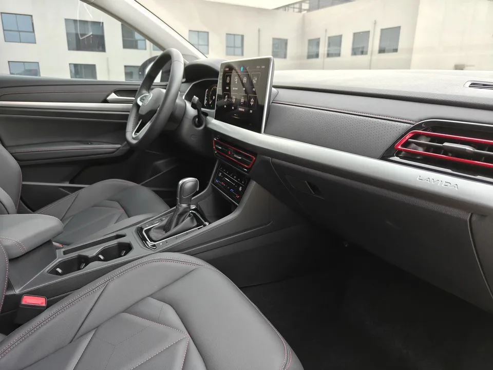 Volkswagen Lavida Lavida 2024 300TSI DSG Starry Sky Leading Edition 2024 — thumbnail 4