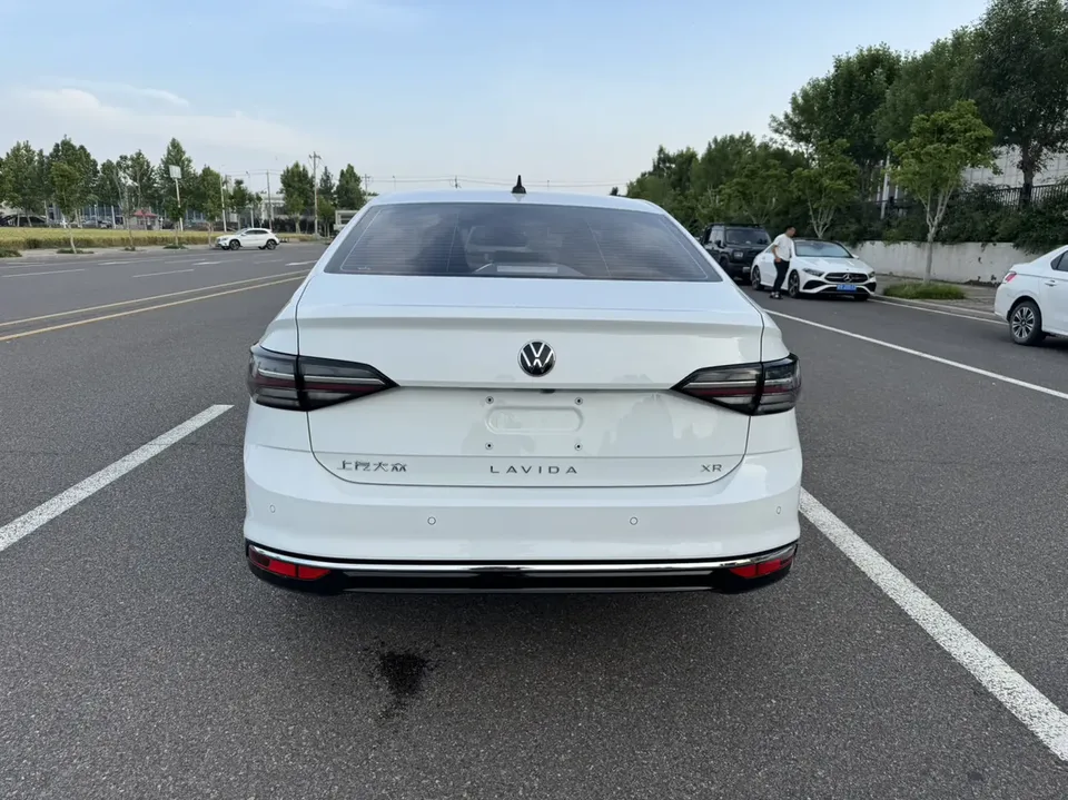 Volkswagen Lavida New 1.5L Automatic New Edition 2023 — миниатюра 2