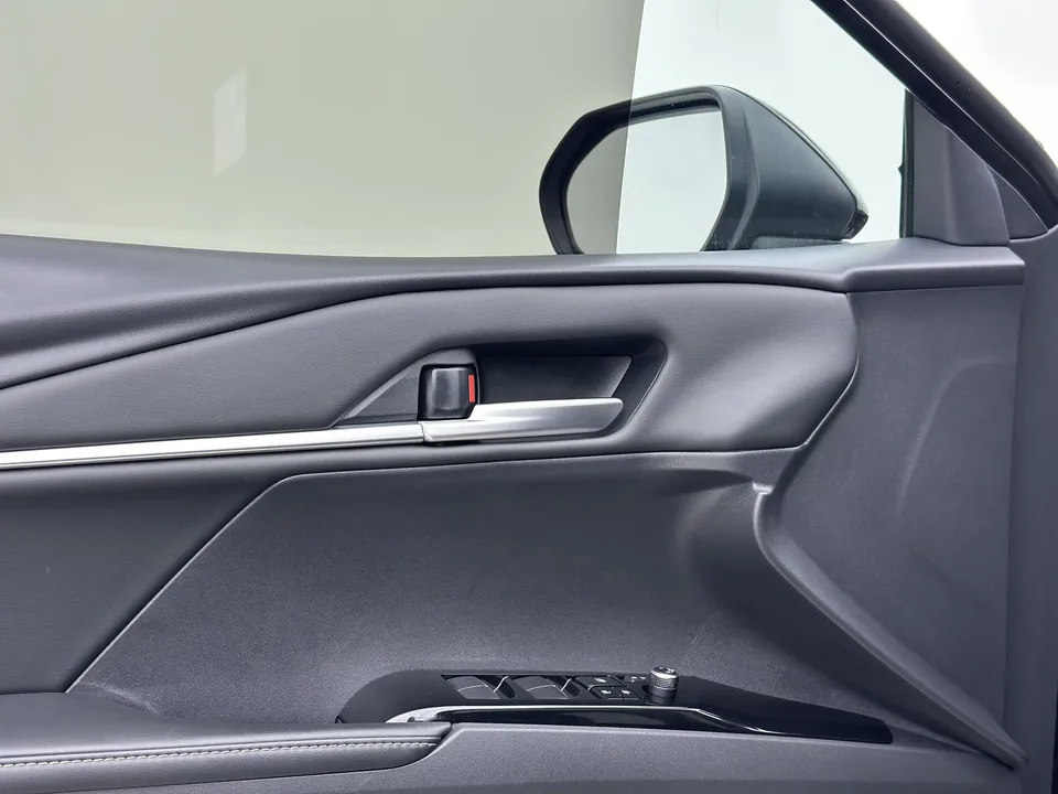 Toyota Camry Hybrid 2.0HGVP Luxury Edition 2024 — миниатюра 3