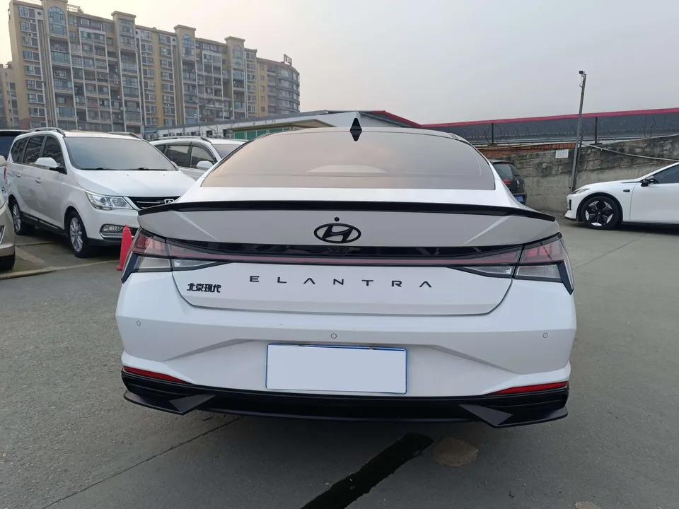 Hyundai Elantra Elantra 1.5L CVT LUX Black Knight Limited Edition 2022 — thumbnail 2