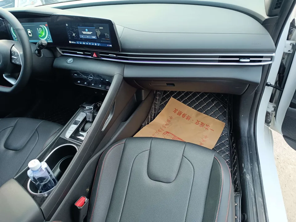 Hyundai Elantra Elantra 1.5L CVT LUX Black Knight Limited Edition 2022 — thumbnail 3
