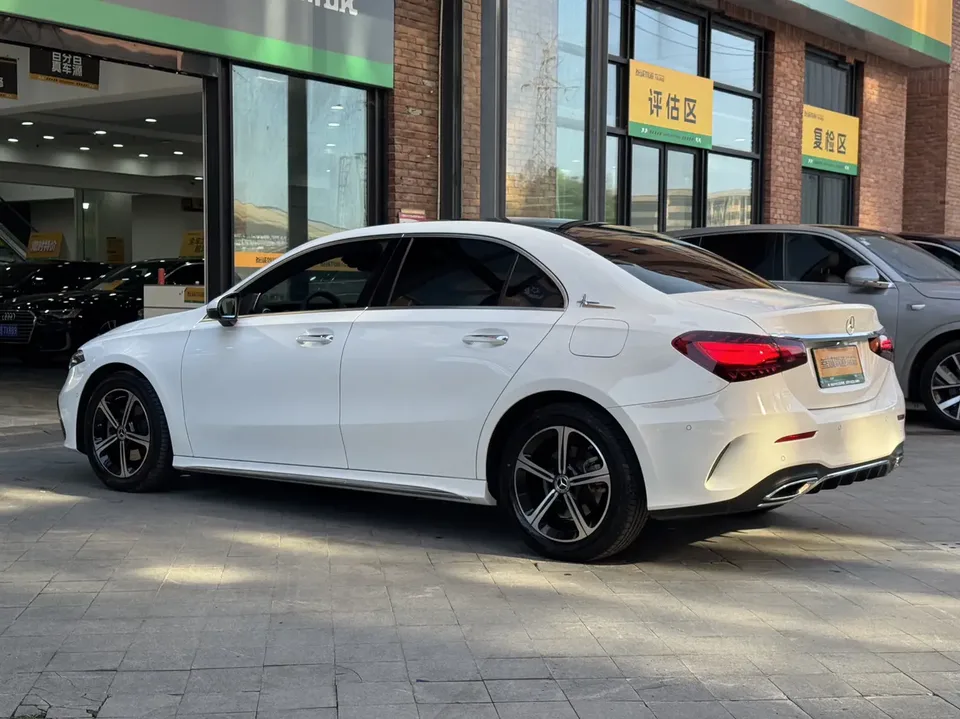Mercedes-Benz Mercedes Benz A Class Mercedes-Benz A-Class 2023 A 200 L Sports Sedan Fashion Edition 2023 — миниатюра 4