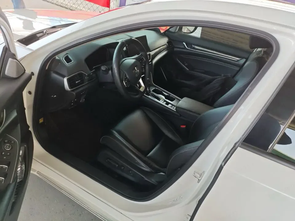 Honda Accord 2022 Accord 260TURBO Fantasy Night Premium Edition 2022 — миниатюра 3