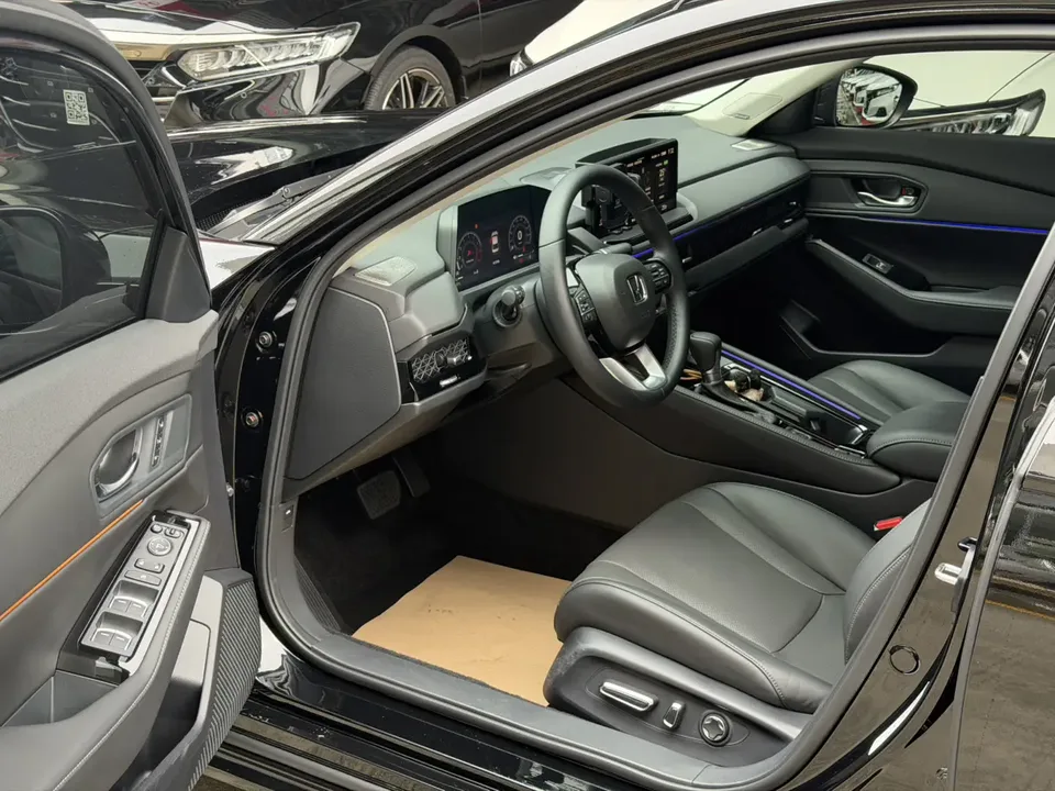 Honda Accord Sports Series Sharp T-Motion 260TURBO Premium Edition 2025 — миниатюра 3