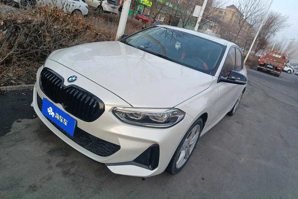BMW 1 Series BMW 1 Series 2023 120i M Sport Night Edition 2023 — фото 1, купить с доставкой в Москву