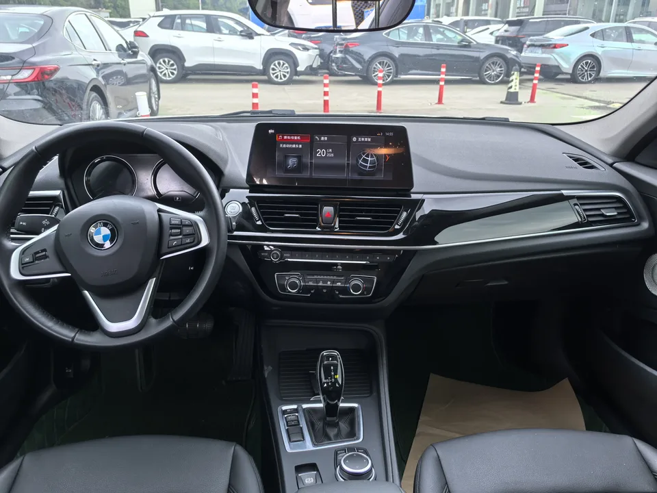 BMW 1 Series BMW 1 Series 2023 120i M Sport 2023 — миниатюра 4