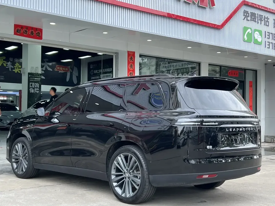 Leapmotor C16 Leapmotor C16 2026 Pure Electric 630 LiDAR Zhizun Edition 5-seater 2025 — миниатюра 4