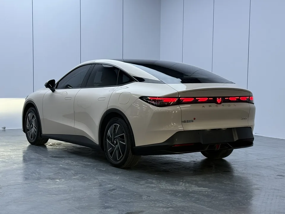 ARCFOX Extreme Fox JiFox Alpha S5 560PRO 185kW 2025 — миниатюра 4