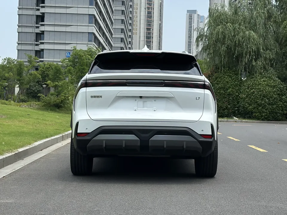 Geely Galaxy L7 1.5T DHT 115km MAX 2023 — миниатюра 2