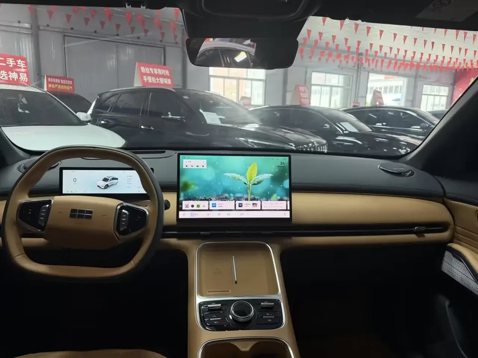 Geely Galaxy Starship 7 EM-i Galaxy Starship 7 EM-i 2025 120KM Exploration+ Edition 2025 — миниатюра 3