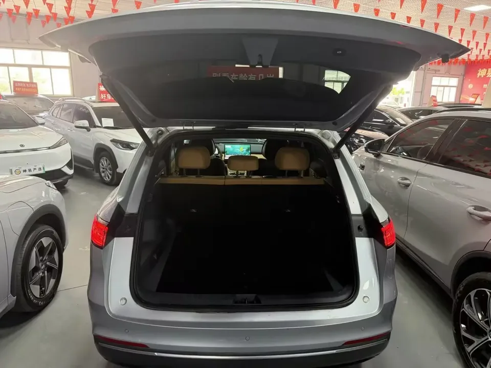 Geely Galaxy Starship 7 EM-i Galaxy Starship 7 EM-i 2025 120KM Exploration+ Edition 2025 — миниатюра 4