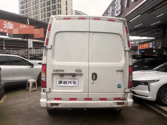 Datong Xintu V80 Xintu V80 2023 2.0T manual classic city with king long axis mid-top 3 seats 2023 — миниатюра 2