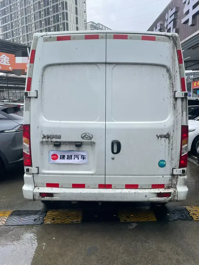 Datong Xintu V80 Xintu V80 2023 2.0T manual classic city with king long axis mid-top 3 seats 2023 — миниатюра 4