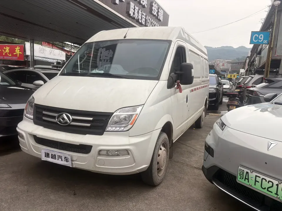 Datong Xintu V80 Xintu V80 2023 2.0T manual classic city with king long axis mid-top 3 seats 2023 — фото 1, купить с доставкой в Москву