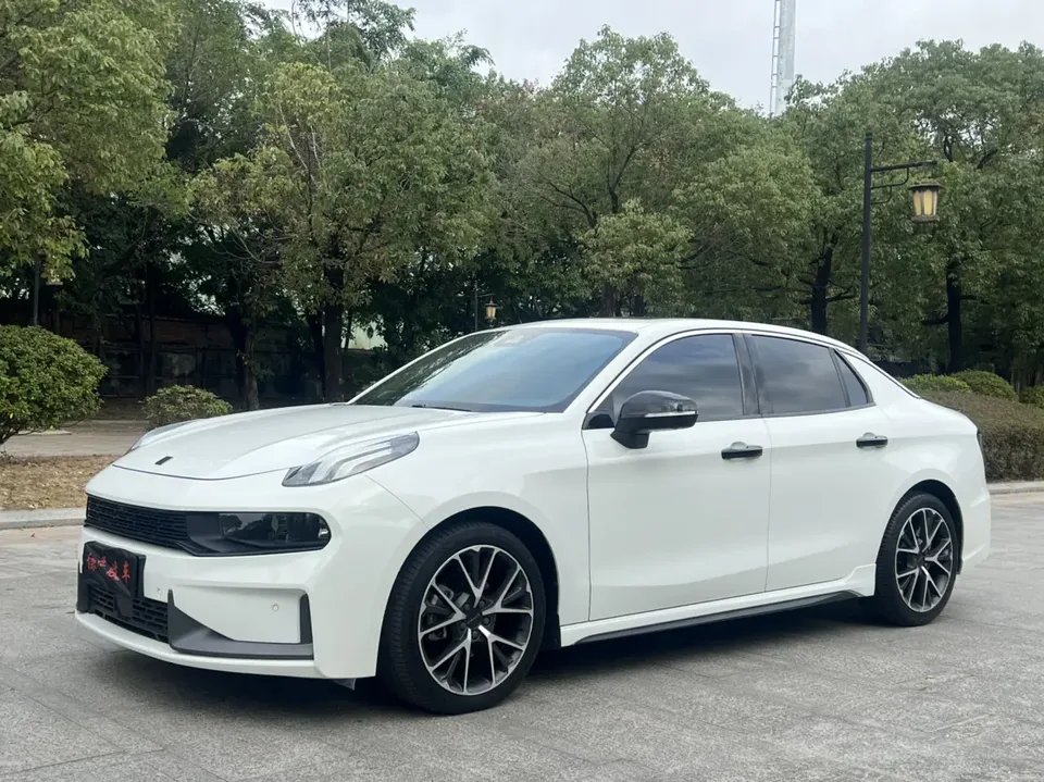 Lynk & Co 03 Lynk & Co 03 1.5TD DCT Jin Pro 2022 — photo 1, buy with delivery to Moscow