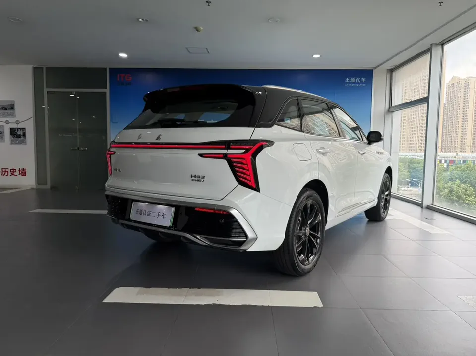 Hongqi HS3 PHEV 117km Jinwei PLUS Edition 2025 — миниатюра 2