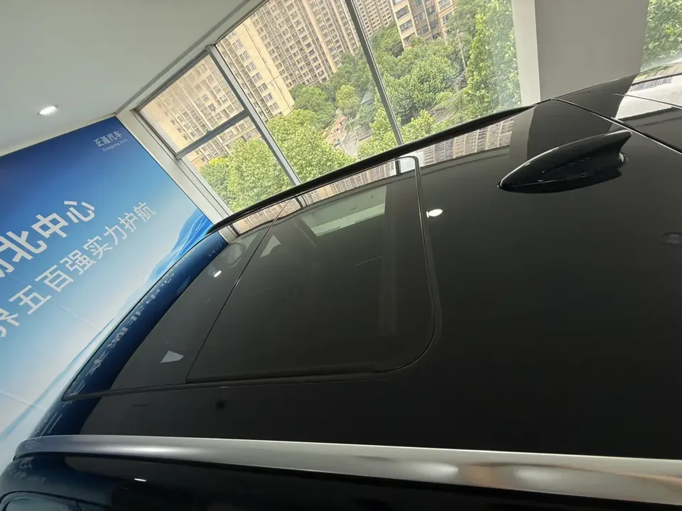 Hongqi HS3 PHEV 117km Jinwei PLUS Edition 2025 — миниатюра 4