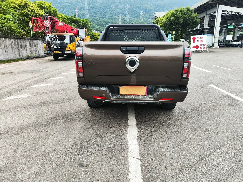 Great Wall gun commercial version 2.0T gasoline manual four-wheel drive large dual pilot type GW4C20B 2024 — миниатюра 2