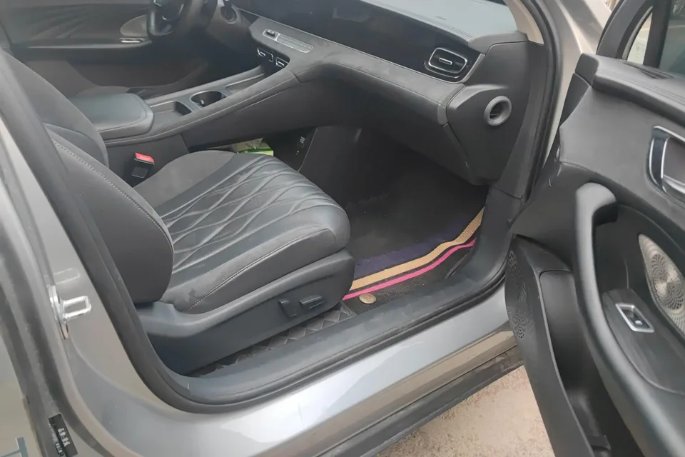 Roewe D7 DMH 125 flagship version 2023 — миниатюра 5