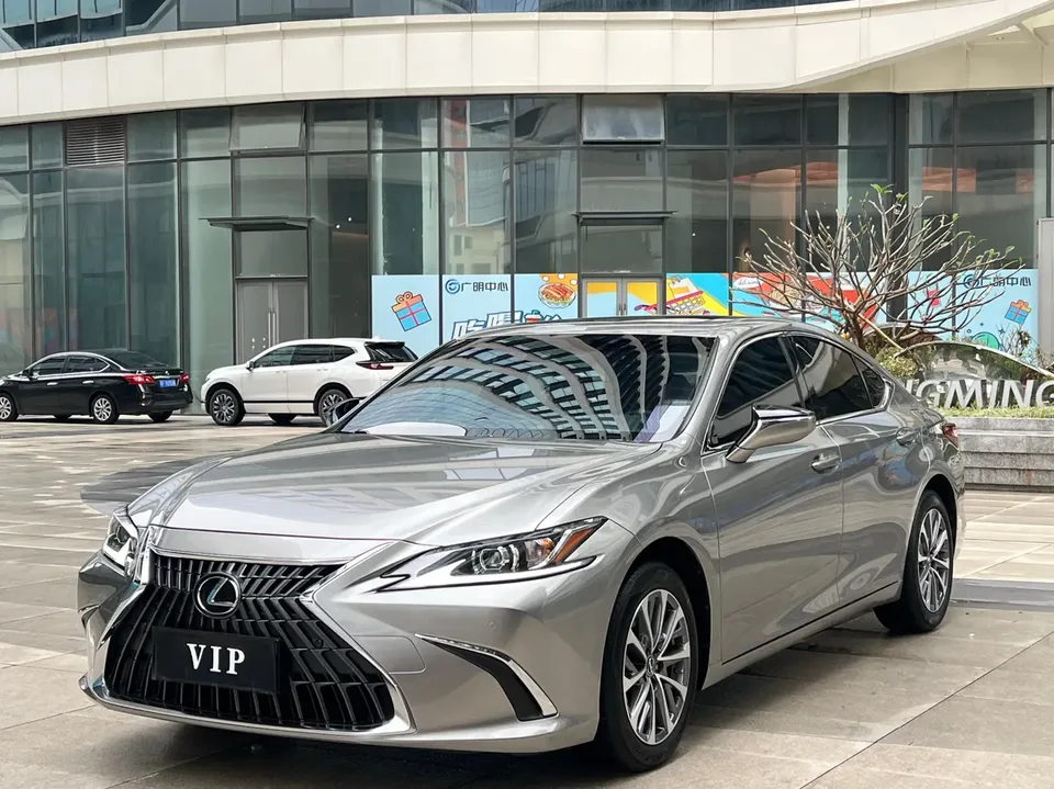 Lexus ES 2024