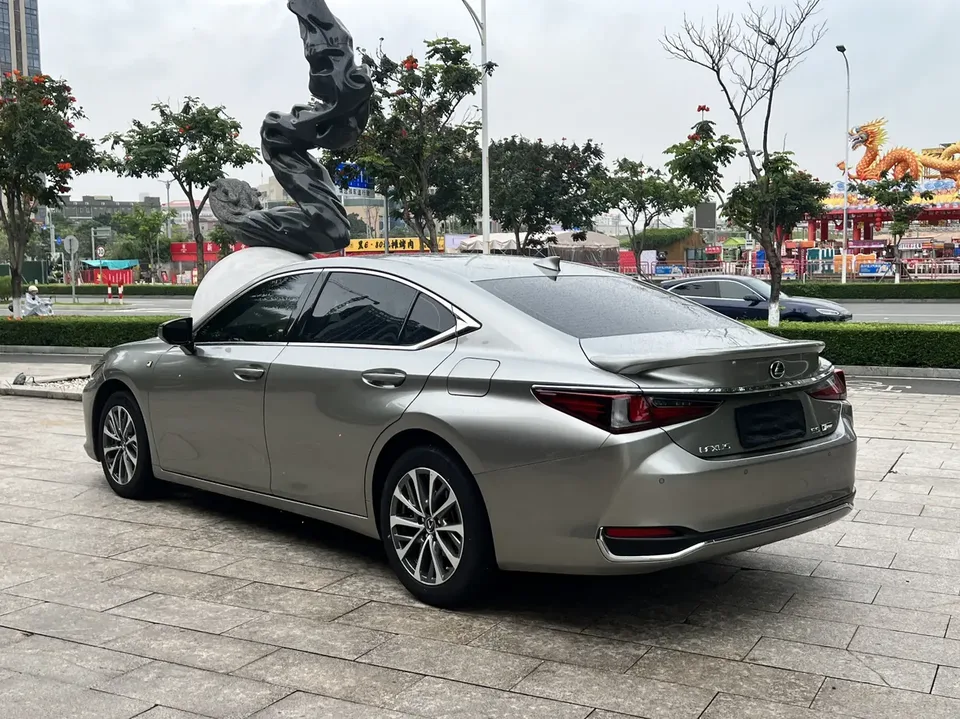 Lexus ES 200 Premium Edition 2024 — миниатюра 2
