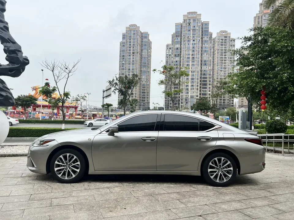 Lexus ES 200 Premium Edition 2024 — миниатюра 4