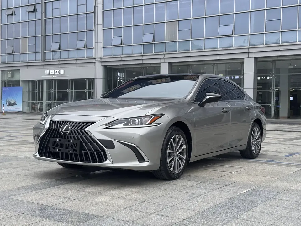 Lexus ES 2024