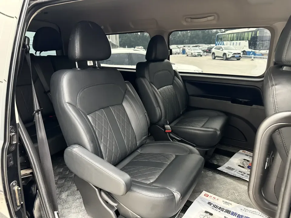Forthing Lingzhi Lingzhi M5L 1.6L Basic Model 7 Seaters 2023 — thumbnail 5