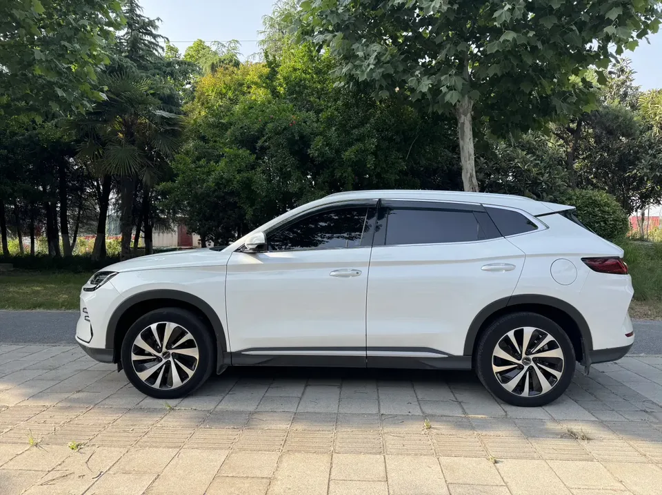 BYD Song L DM Intelligent Driving Edition DM-i 112KM Leading Edition 2025 — миниатюра 4