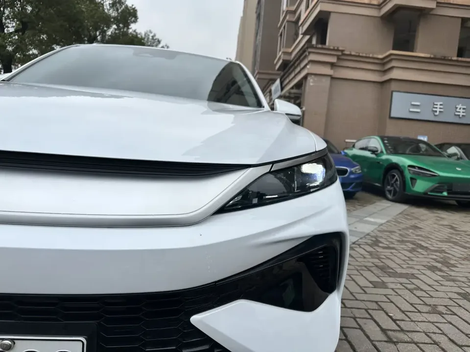 BYD Song Pro DM Song Pro DM 2025 Second Generation DM-i 115KM Excellence Edition 2025 — миниатюра 3