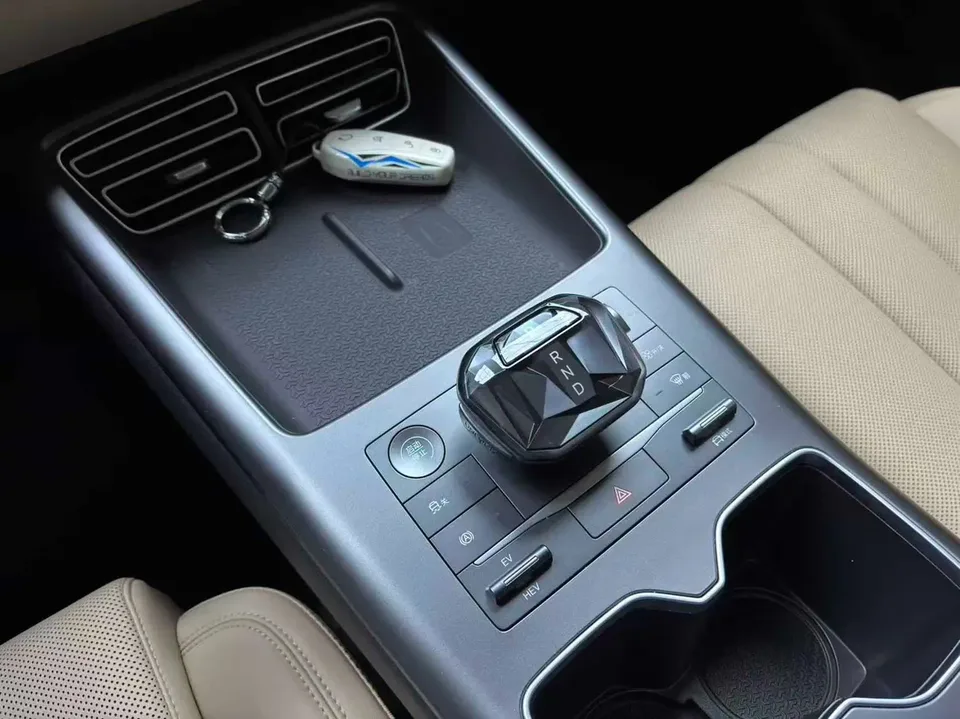 BYD Song Pro DM Song Pro DM 2025 Second Generation DM-i 75KM Leading Edition 2025 — миниатюра 3