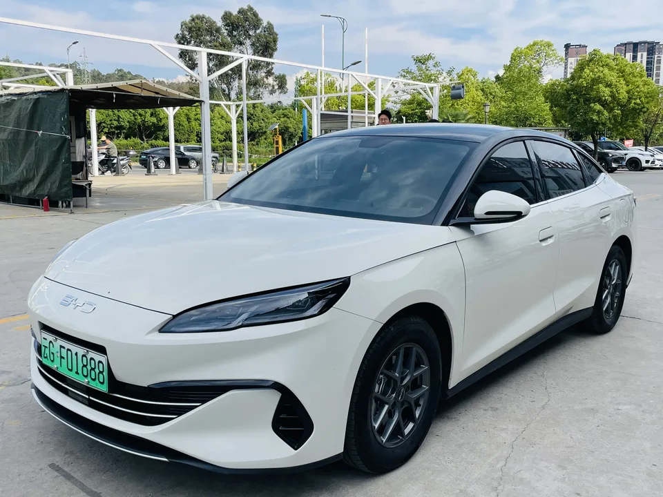 BYD Seal 06DM Seal 06DM DM-i 80KM Deluxe Smart Driving Edition 2025 — photo 1, buy with delivery to Moscow