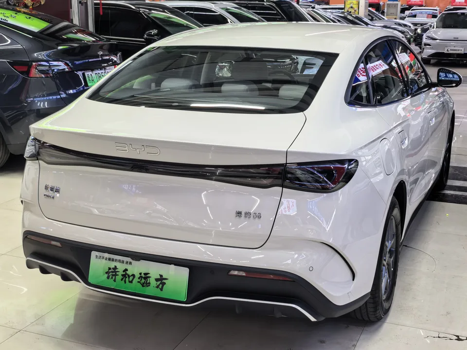 BYD Seal 06DM Seal 06DM 2026 Super Enjoy Edition DM-i 128KM Luxury Model 2026 — миниатюра 2