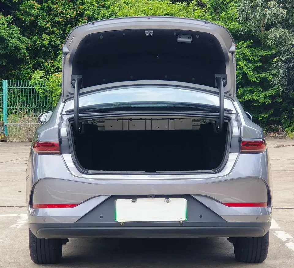 BYD Qin PLUS EV Intelligent Driving Edition 510KM Leading Edition 2025 — миниатюра 3