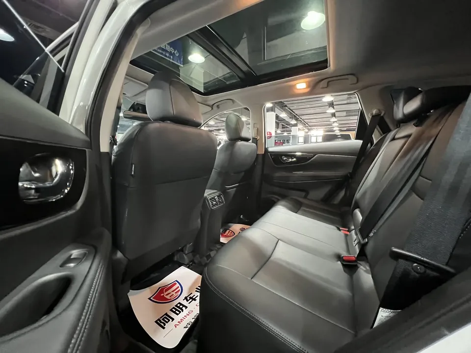 Nissan X-Trail Qijun Honor 2.0L 2WD Leading Edition 2025 — thumbnail 3